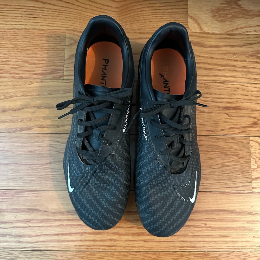 Boys soccer cleats size 8 EUC